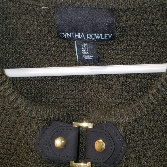 2/$15🦇 sort green sweater with buckle style close - Picture 2 of 4